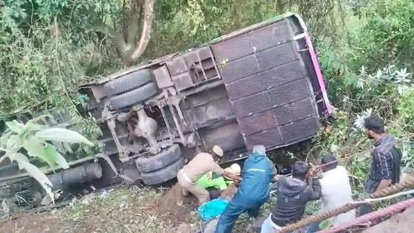 8 killed, 42 injured in bus accident at Coonoor in Tamilnadu