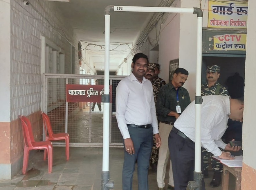Sidhi News: सीधी कलेक्टर एवं पुलिस अधीक्षक ने स्ट्रांग रुम का किया निरीक्षण