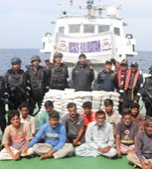 Drugs seized : भारतीय तट रक्षक बल ने पाकिस्तानी नाव से 600 करोड़ का 86 किलो ड्रग्स जप्त किया