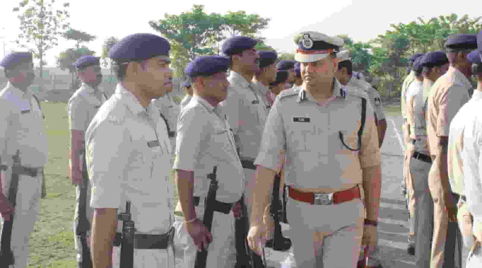 Singrauli SP : पुलिस कप्तान द्वारा साप्ताहिक परेड का निरीक्षण व बलवा ड्रिल का कराया गया अभ्यास