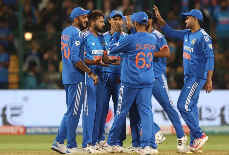 India beat Australia by 6 runs; win series 4-1
