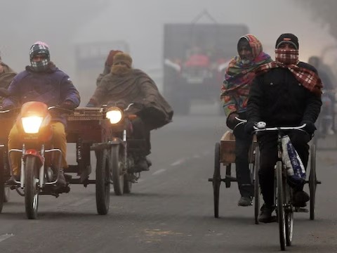 Weather Update Today:- UP-बिहार समेत दिल्ली-NCR में कड़ाके की ठंड, इन राज्यों में बारिश और बर्फबारी 