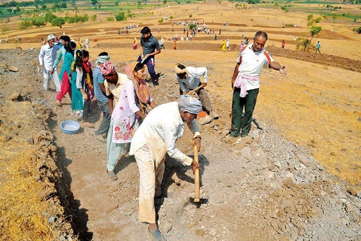 Singrauli News : मध्य प्रदेश की मोहन सरकार मनरेगा मजदूरों की कर रही शोषण: पारसनाथ जनपद सदस्य