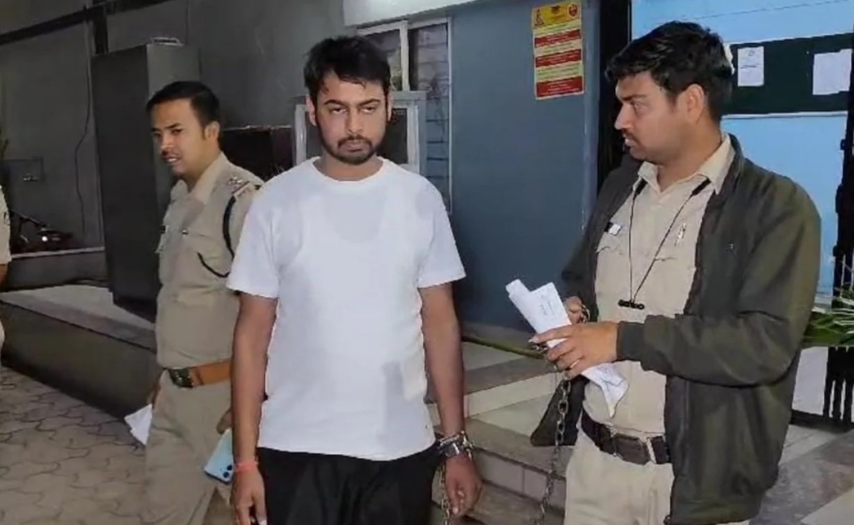 Teacher ne student ko banaya hawas ka sikar news : शिक्षक ने छात्रा को पहले जाल में फंसाकर बनाया हवस