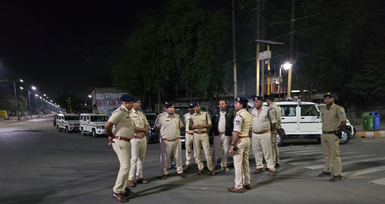 Singrauli News : ज़िले में आधी रात को पुलिस नाइट कॉम्बिंग गस्त में 122 आरोपियों पर पुलिस ने की कार्रव