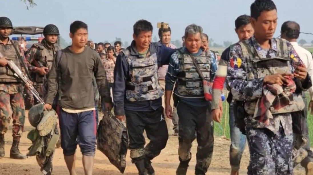 Another 13 Myanmar Border Guards Take Shelter In Bangladesh