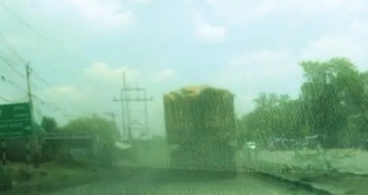 Singrauli News : सड़कों पर उड़ती धूल के कारण यात्री हो रहे परेशान