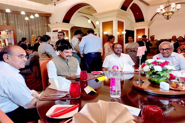 Madhya Pradesh News : मध्यप्रदेश में टेक्सटाइल उद्योग में विकास की बहुत संभावनाएं : मुख्यमंत्री डॉ. 