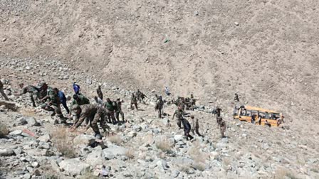 Leh Accident: 200 मीटर गहरी खाई में गिरी बस, छह की मौत, 19 घायल