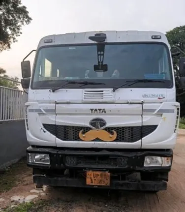 Singrauli News : अवैध कोयले को लेकर जा रहे दो ट्रेलर को पुलिस ने पकड़ा