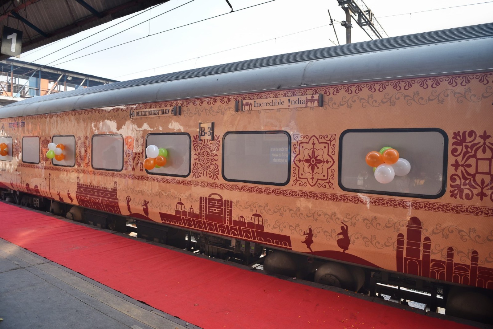 PM Modi flags off Pravasi Bharatiya Express in Bhubaneswar