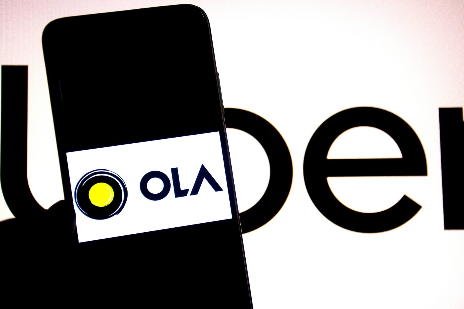 Ola-Uber charging different fares: ओला-उबर के अलग-अलग किराया वसूलने पर सरकार सख्त, सीसीपीए ने भेजा न