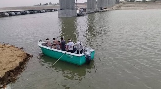 UP News : चंबल में नहाते युवक को खींच ले गया मगरमच्छ, देखते रह गए लोग