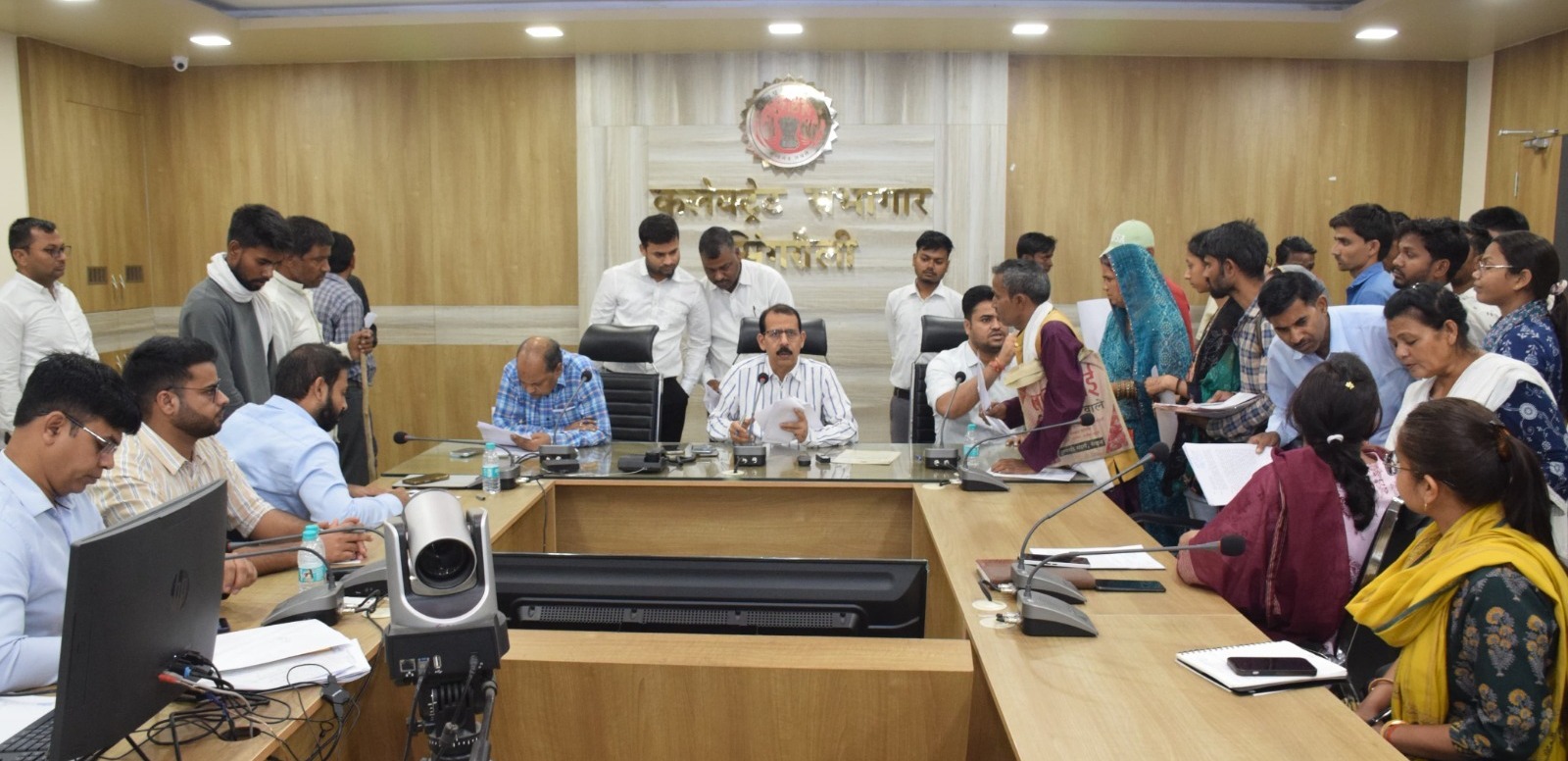 Singrauli News: जन सुनवाई में ही कई आवेदनो को कलेक्टर ने कराया निराकरण