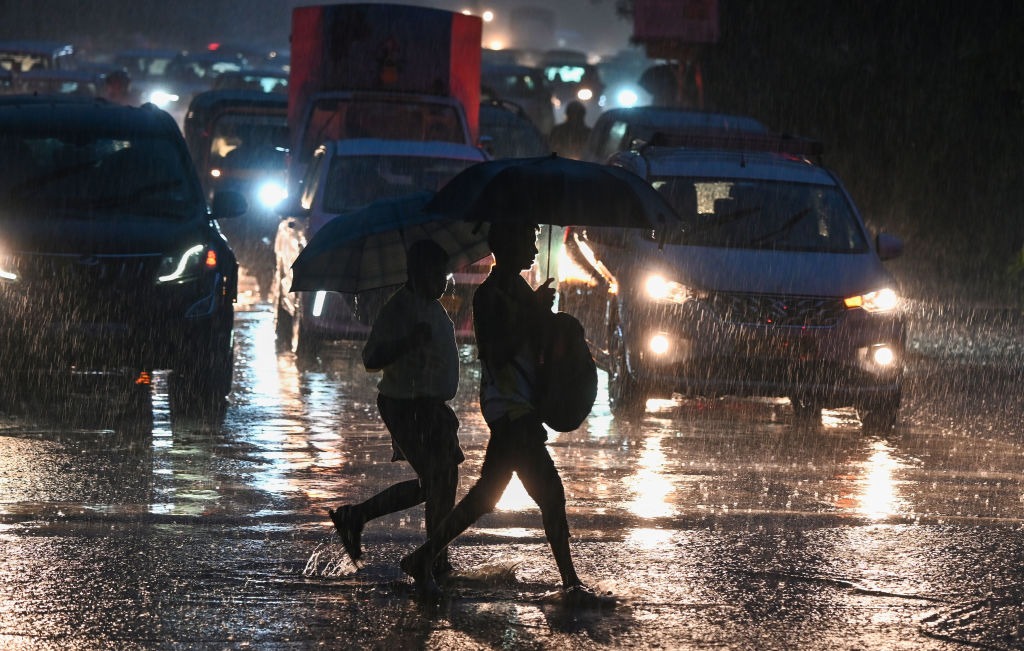 Weather News : मुंबई और बंगाल में बुधवार को भारी बारिश की संभावना, दिल्ली में भी बारिश का अनुमान: आई