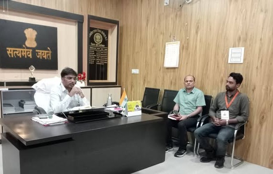 Sidhi News: समर इन्टर्नशिप प्रोग्राम के तहत छात्र प्रधानमंत्री ग्रामीण आवास योजना के 