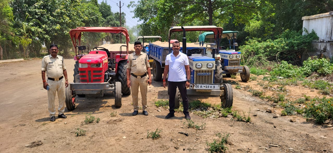 Singrauli News: निगरी पुलिस ने अवैध रेत परिवहन करते 04 ट्रैक्टर किया जप्त