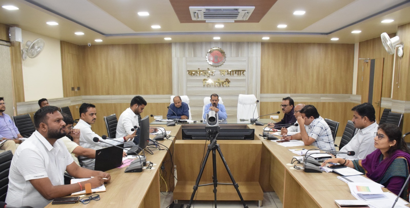 Singrauli News: राजस्व अधिकारी लंबित राजस्व प्रकरणो का समय सीमा के अंदर 