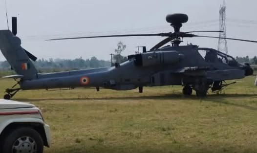 Pathankot News: पठानकोट में एयरफोर्स के अपाचे हेलीकॉप्टर की आपात लैंडिंग, इलाके में मचा हड़कंप