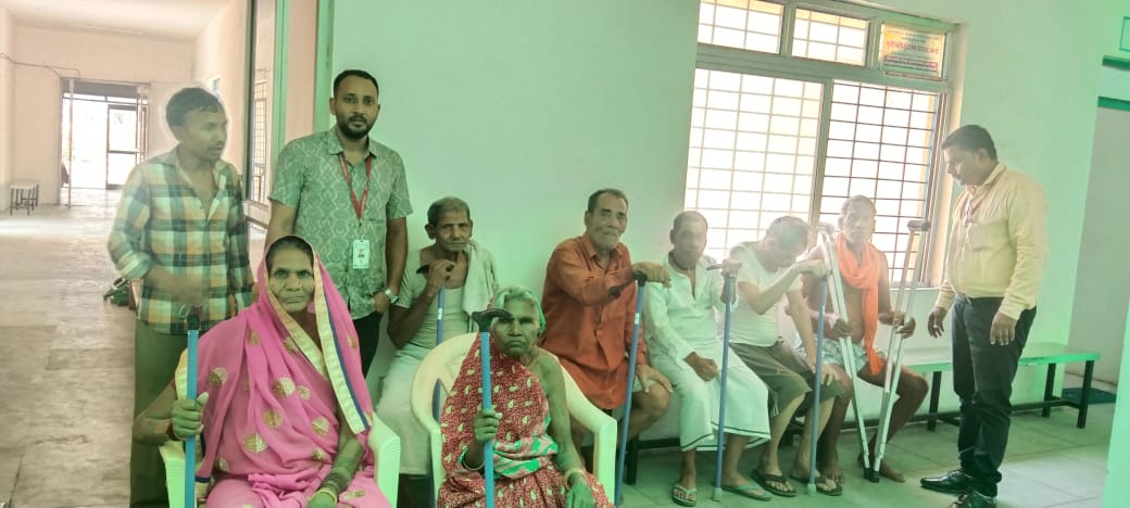 Singrauli News: जिला पुर्नवास केन्द्र द्वारा श्रृंगी ऋषि वृद्धा आश्रम मे 7 बुजुर्गों को सहायक उपकरणो