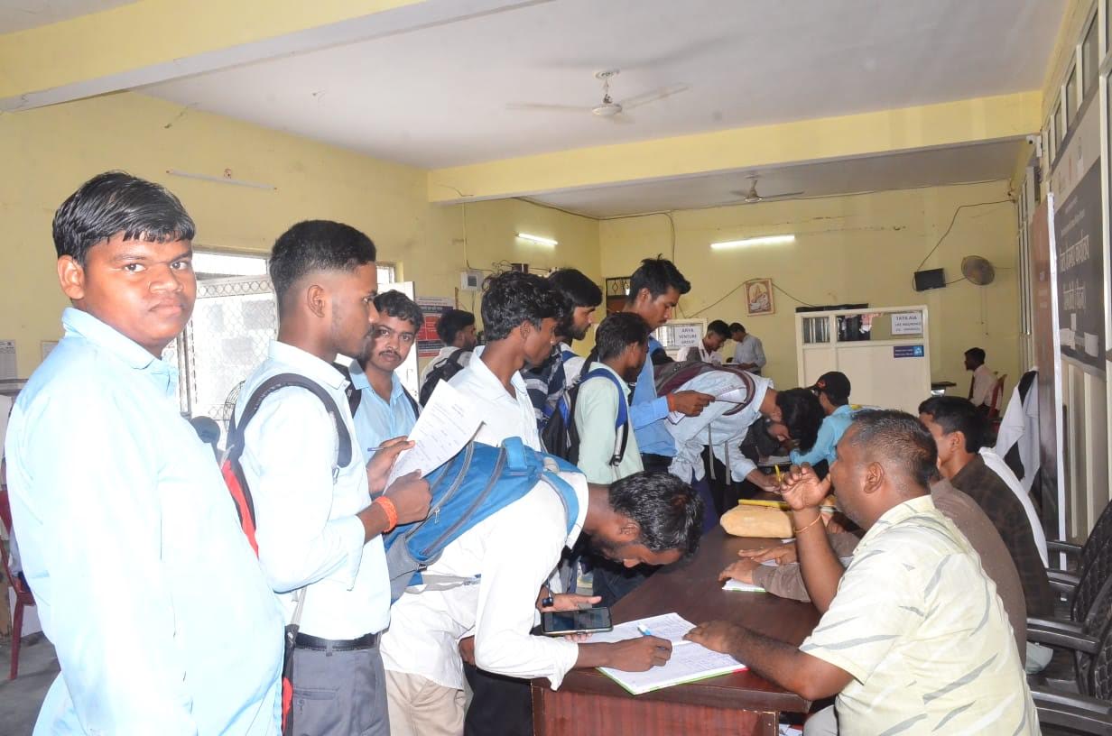 Singrauli News: रोजगार मेले में 112 आवेदको का किया गया प्रारंभिक चयन