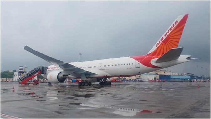 Air India: दिल्ली से बाली जा रही एअर इंडिया की उड़ान वापस लौटी, ज्वालामुखी विस्फोट की वजह से लिया गय