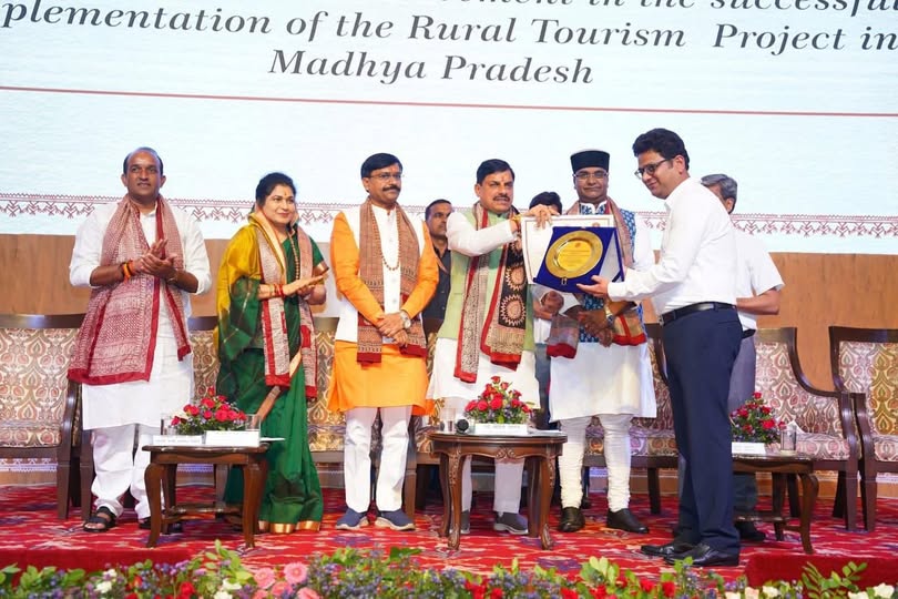 Sidhi News: होम-स्टे निर्माण में शत-प्रतिशत लक्ष्य प्राप्त करने वाले सीधी सहित 10 जिला कलेक्टर हुए स