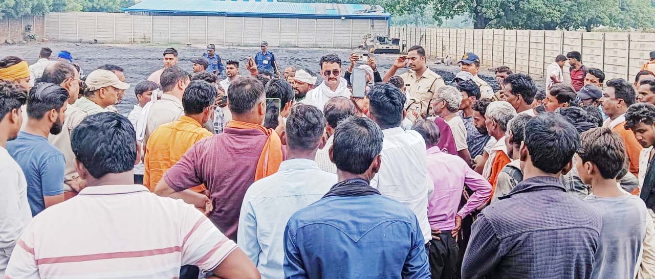 Singrauli News: हम केवल विधायक को ही जनप्रतिनिधि मानते हैं जनपद सदस्य को नही: महावीर कोल वाशरी