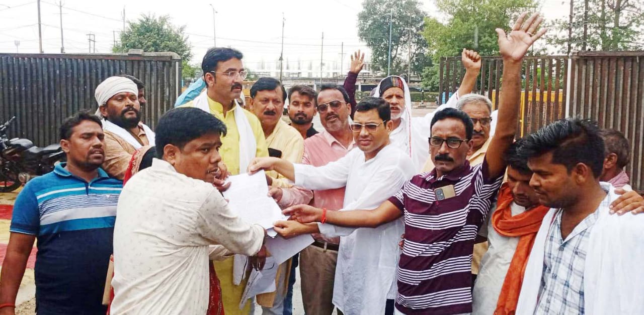 Singrauli News: जिला एवं जनपद सदस्य तथा दो सरपंचों ने दस सूत्रीय मांग पत्रों पर जांच कराने कलेक्टर क