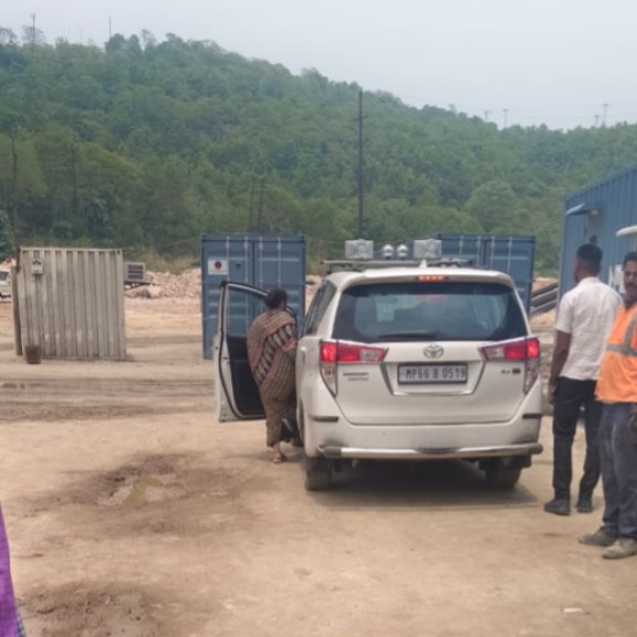 Singrauli News: सिंगरौली की महापौर रोजगार की तलाश में सोनभद्र पहुंचीं, लेकिन सवालों के घेरे में आईं