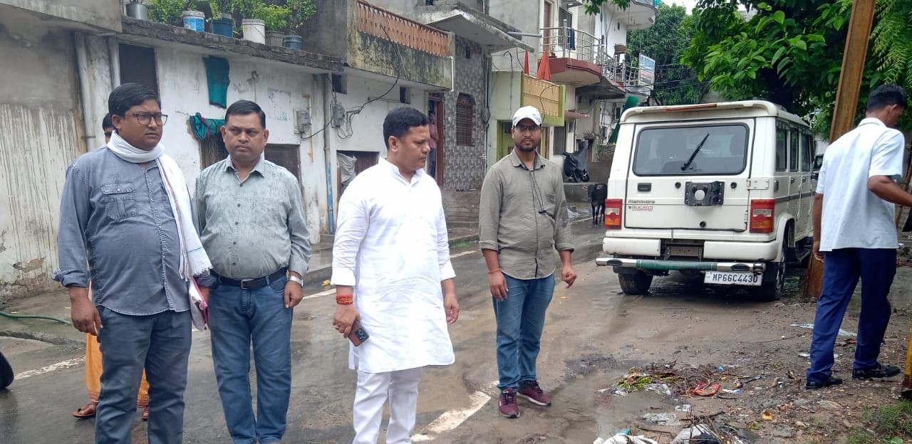 Singrauli News: नगर निगम अध्यक्ष ने किया एलआईजी कालोनी का निरीक्षण