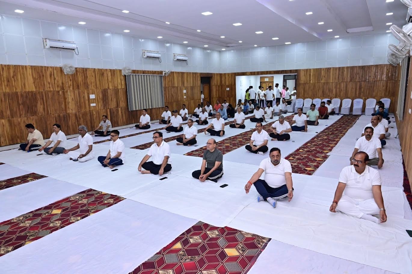 Singrauli News: स्थानीय समुदाय के साथ मिलकर एनसीएल ने मनाया अंतर्राष्ट्रीय योग दिवस