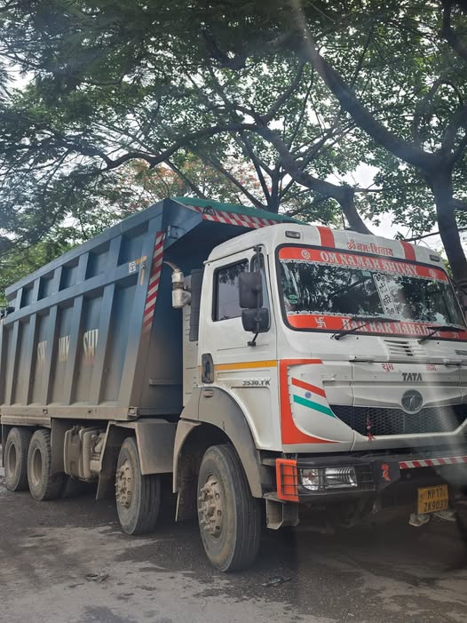 Sidhi News: सीधी ज़िले में रेत का अवैध परिवहन कर रहे हाइवा व ट्रैक्टर हुआ जप्त