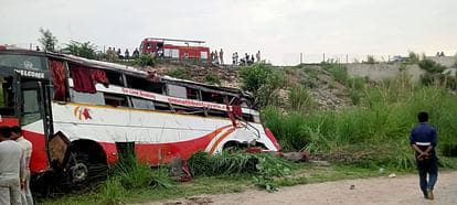 Etawah Acccident: आगरा-लखनऊ एक्सप्रेस वे पर बड़ा हादसा, डबल 