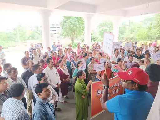 Bhopal News: शिक्षकीय गरिमा के खिलाफ ई अटेंडेंस के विरोध में शिक्षकों द्वारा 28 को सौंपा जायेगा ज्ञा