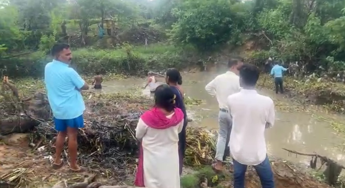 Singrauli News: जैतपुर श्मशान घाट के पास नाले में 7 साल का बच्चा बहा, दो दोस्त बचे