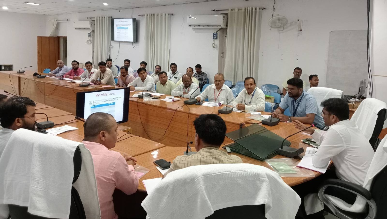 Sidhi News: जिले में आर्थिक गतिविधियों को बढ़ावा देने आगे आए बैंक: सीईओ जिला पंचायत 
