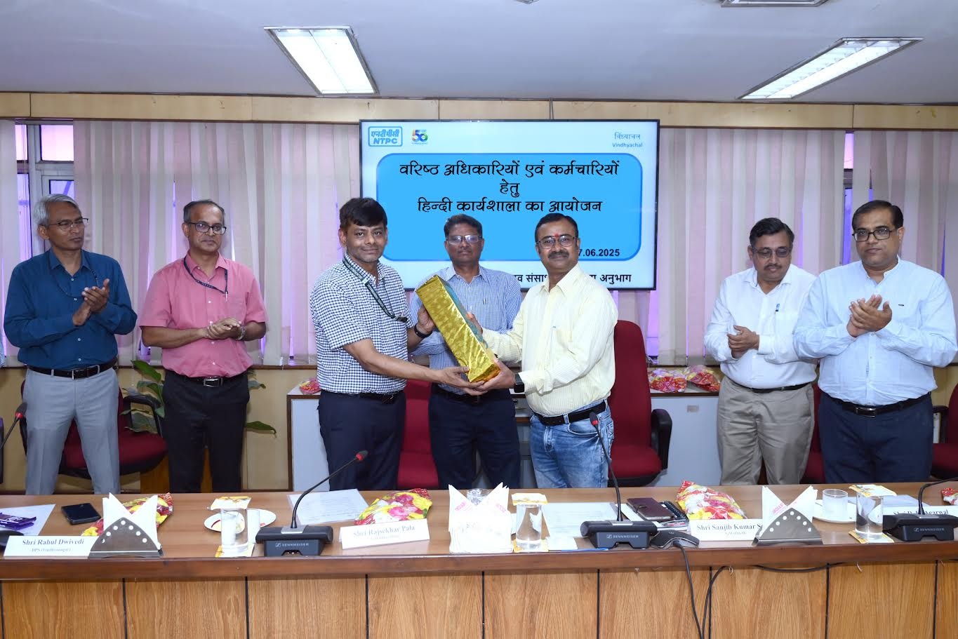 Singrauli News: एनटीपीसी विंध्याचल राजभाषा अनुभाग द्वारा वरिष्ठ 