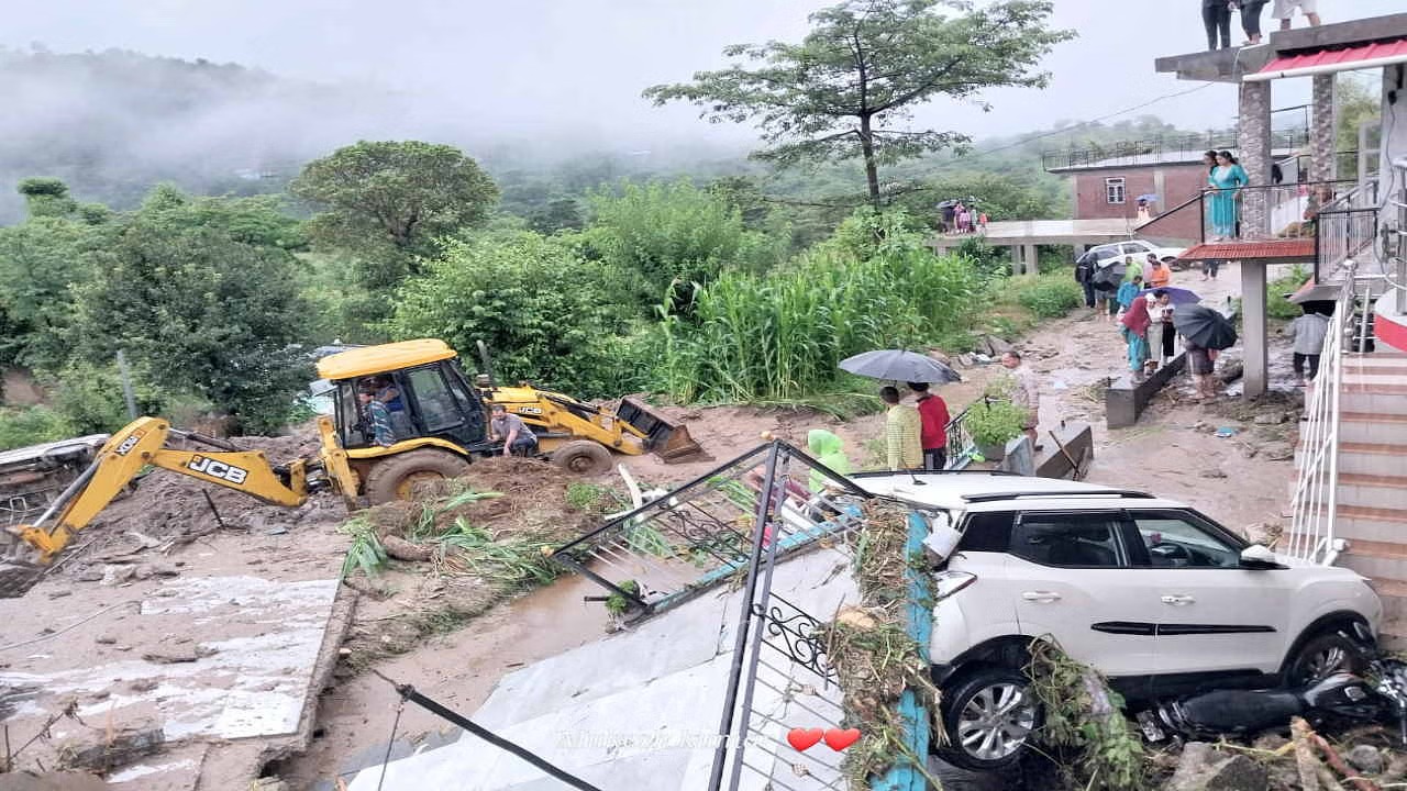 Himachal Weather: हिमाचल में भारी बारिश का अलर्ट, शिमला में पांच मंजिला मकान गिरा, रामपुर में फटा बा