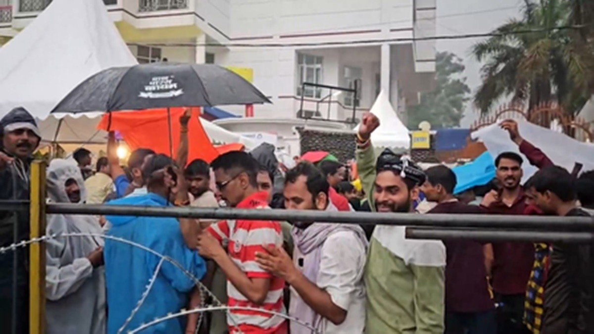Amarnath Yatra : अमरनाथ यात्रा की जम्मू के सरस्वती धाम में टिकट काउंटर शुरू, श्रद्धालुओं में उमड़ा उ