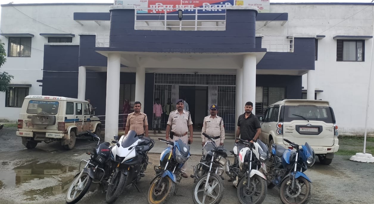Singrauli News: चितरंगी पुलिस ने वाहन चोर गिरोह को किया गिरफ़्तार, 6 मोटर साईकिल हुई बरामद