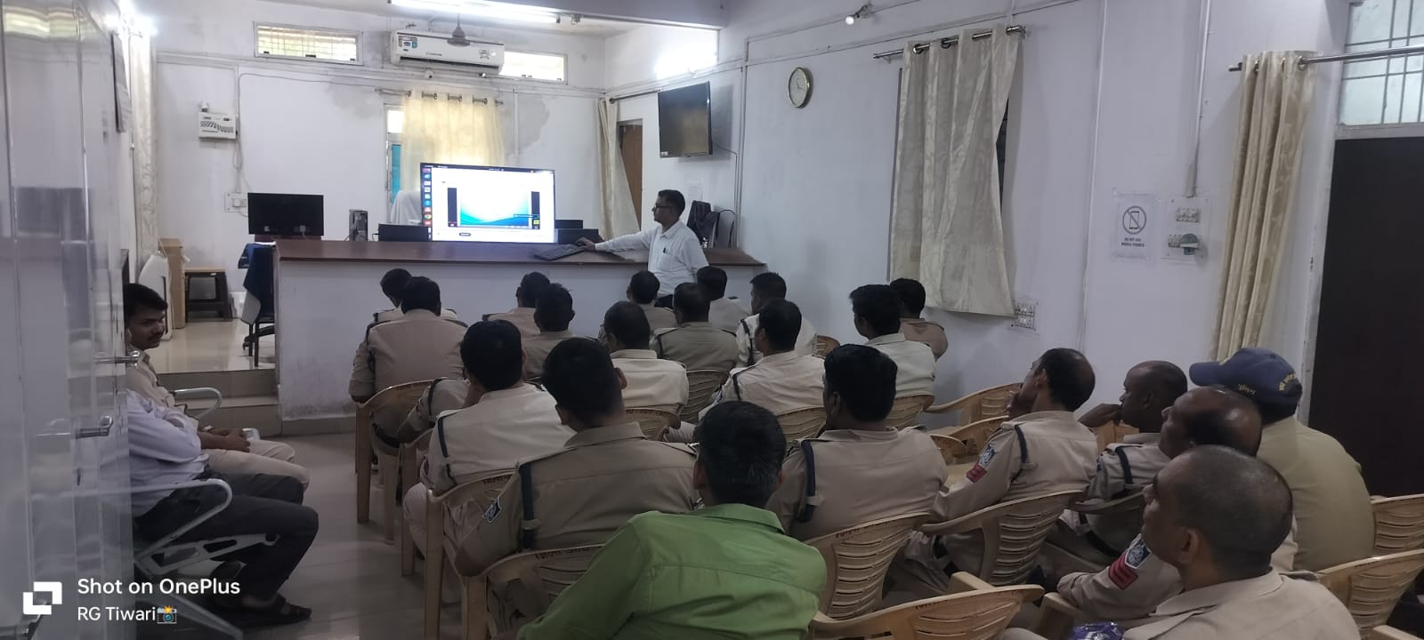 Singrauli News: ई-समंस प्रक्रिया को सुदृढ़ बनाने जिला न्यायालय परिसर में प्रशिक्षण कार्यक्रम आयोजित