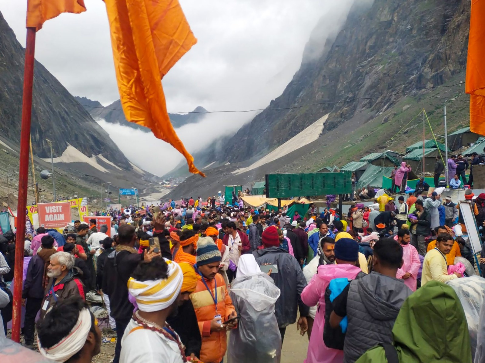 Amar Nath Yatra: अब तक 2.73 लाख श्रद्धालुओं ने किए बाबा बर्फानी के दर्शन, 6,365 श्रद्धालुओं का नया ज