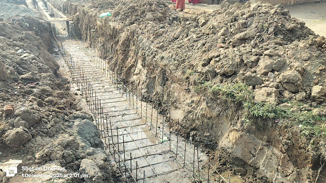Singrauli News: सरई में नाली निर्माण कार्य पर सवाल: सीमेंट की जगह भस्सी मिलाने का आरोप, जिम्मेदार चु