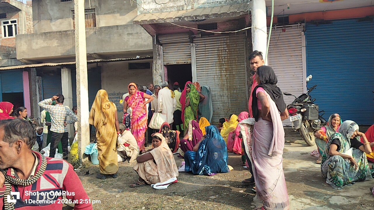 Singrauli News: अमहाटोला में कोटेदार की खुली मनमानी!