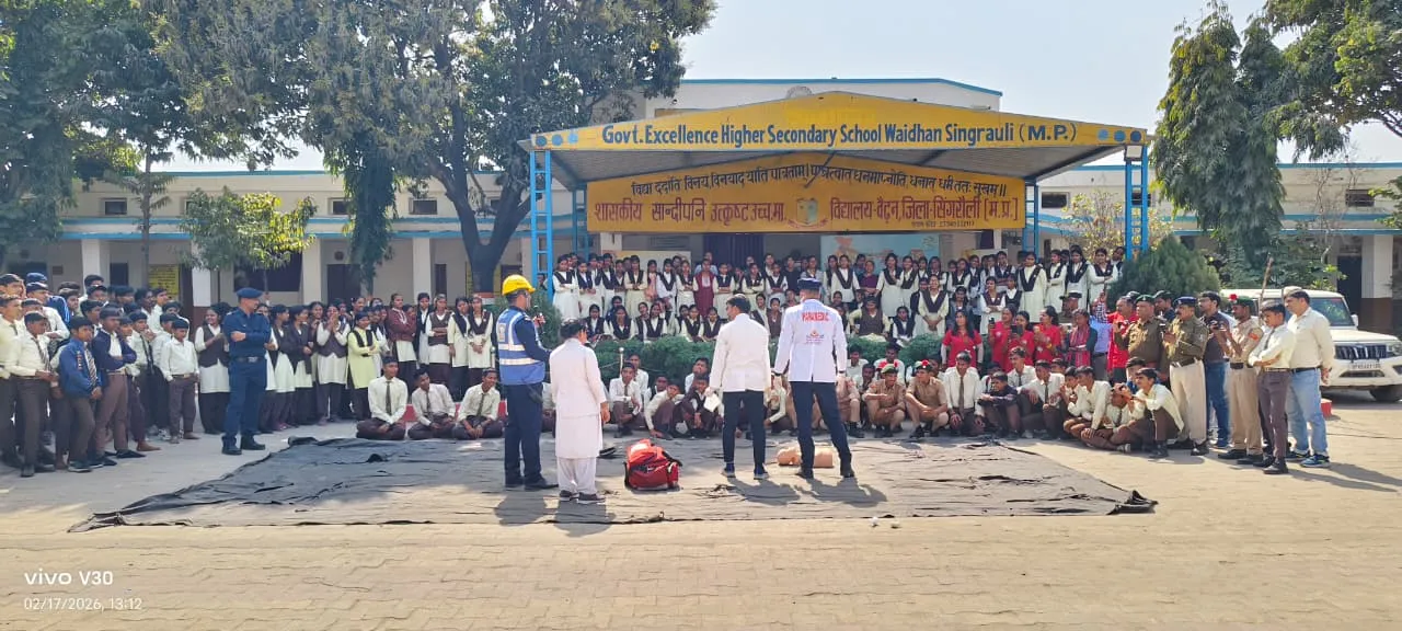 Singrauli News: सीएम राइज उत्कृष्ट विद्यालय वैढ़न में एनडीआरएफ की मॉक ड्रिल आयोजित, छात्रों को मिला 