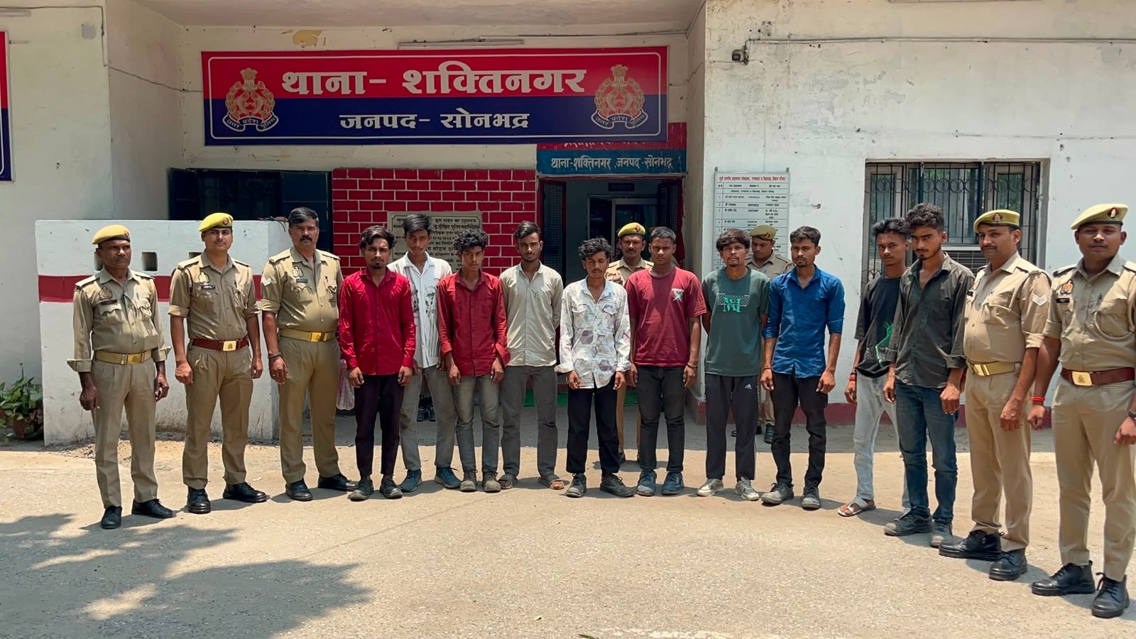 Shaktinager Sonbhadra News: एनटीपीसी के प्रतिबंधित क्षेत्र में अनधिकृत प्रवेश करने वाले 10 युवक गिरफ