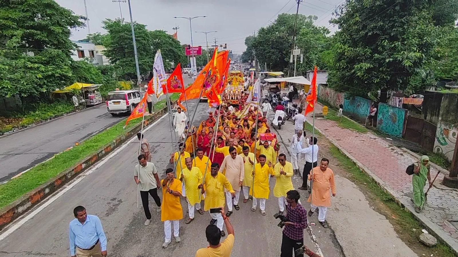 Singrauli News: हर-हर महादेव के जयकारों से गूंजा बैढ़न, शिव महापुराण कथा के शुभारंभ पर निकली भव्य कल