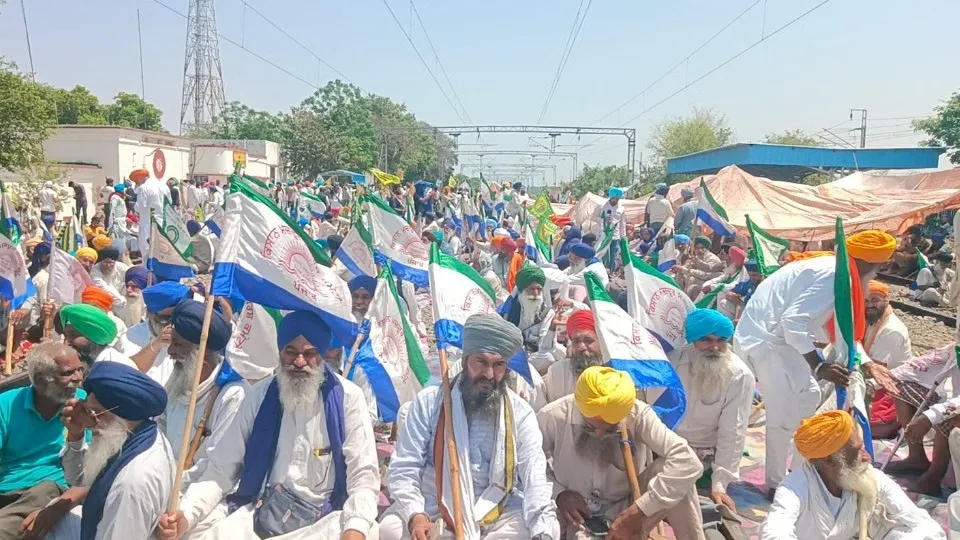 Panjab News: पंजाब में किसान मजदूर मोर्चा का रेल रोको आंदोलन, छह जिलों में रेलवे ट्रैक जाम