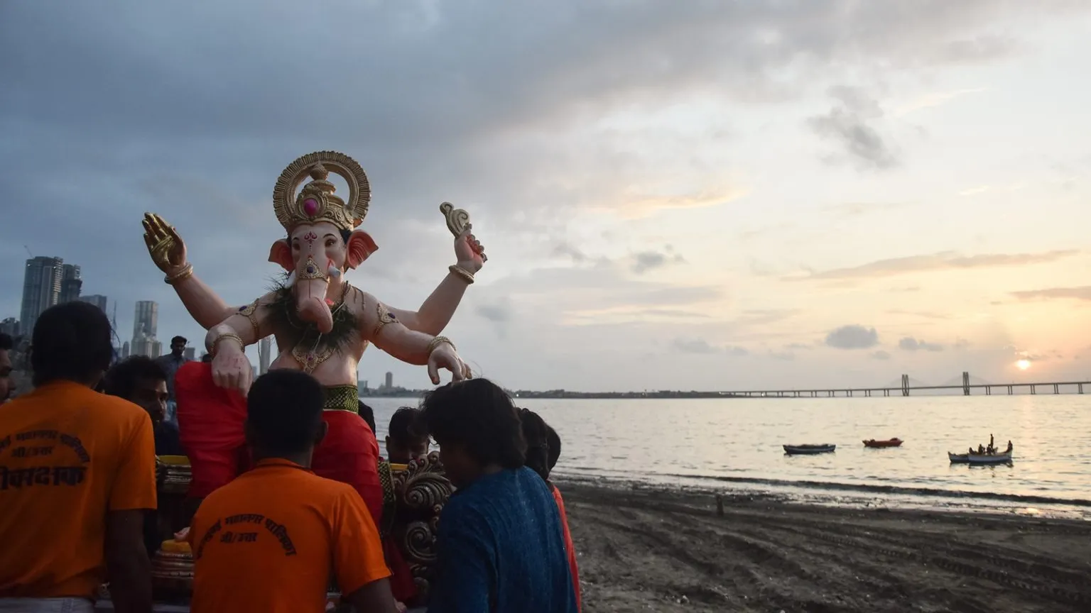 Anant Chaturdashi: 24,000 cops to keep vigil in Mumbai; BMC deploys 25k staffers for Ganpati idol im